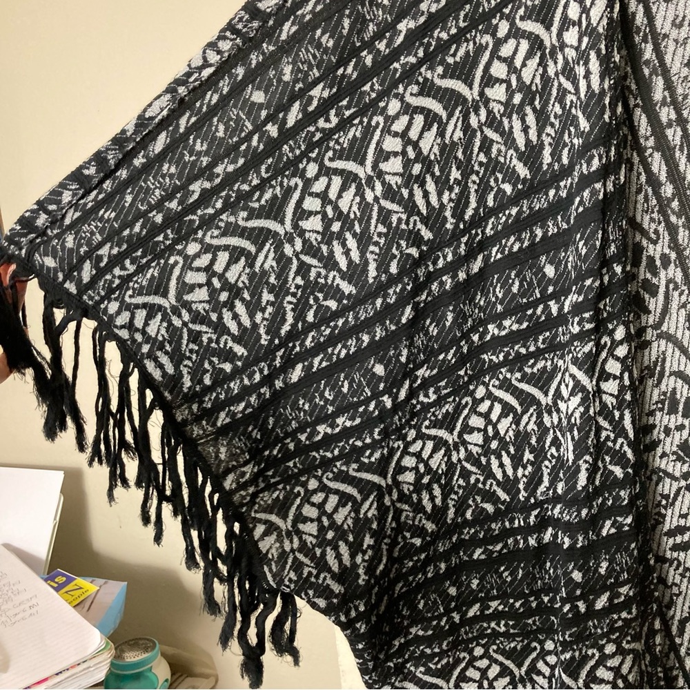 Free people black gray tribal fringe kimono top womens M/L boho - Picture 6 of 10